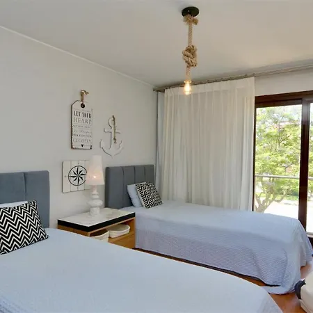 Mitri, Monte Laguna-cleverdetails, 5 Bedroom Villa, Sleeps 8 Adults 2 Children Holiday home