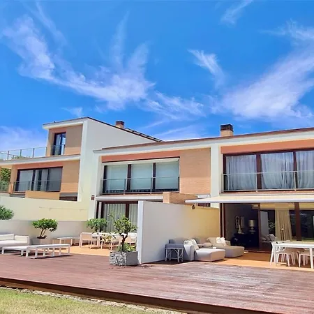 Mitri, Monte Laguna-cleverdetails, 5 Bedroom Villa, Sleeps 8 Adults 2 Children *