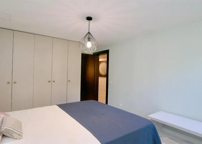 Mitri, Monte Laguna-cleverdetails, 5 Bedroom Villa, Sleeps 8 Adults 2 Children * 빌라모라