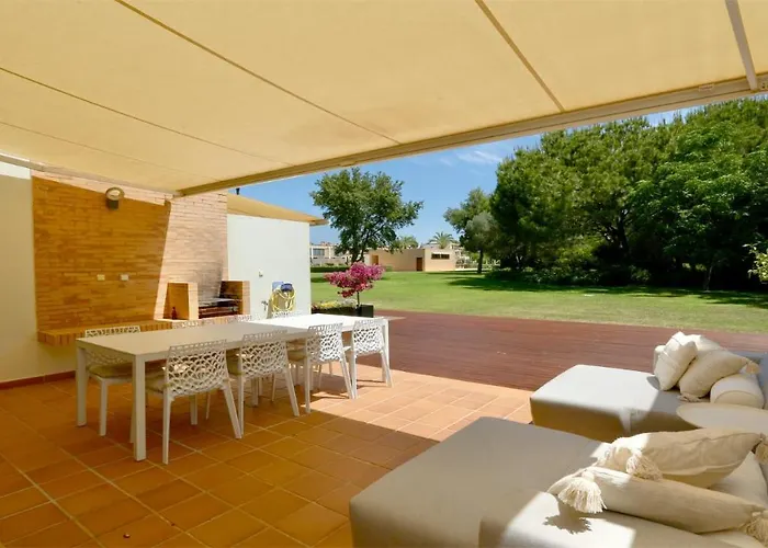 펜션 Mitri, Monte Laguna-cleverdetails, 5 Bedroom Villa, Sleeps 8 Adults 2 Children *
