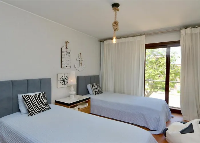 Mitri, Monte Laguna-cleverdetails, 5 Bedroom Villa, Sleeps 8 Adults 2 Children 펜션