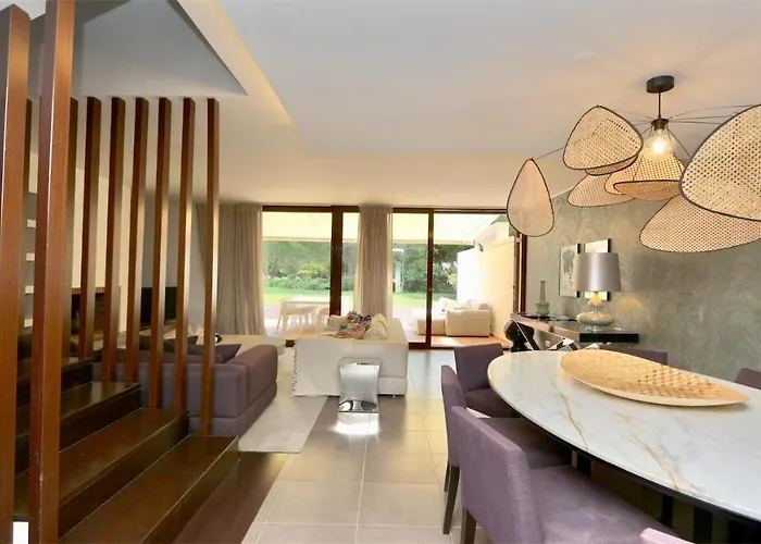 펜션 Mitri, Monte Laguna-cleverdetails, 5 Bedroom Villa, Sleeps 8 Adults 2 Children