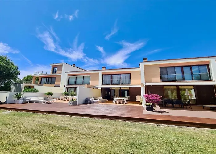 Mitri, Monte Laguna-cleverdetails, 5 Bedroom Villa, Sleeps 8 Adults 2 Children *