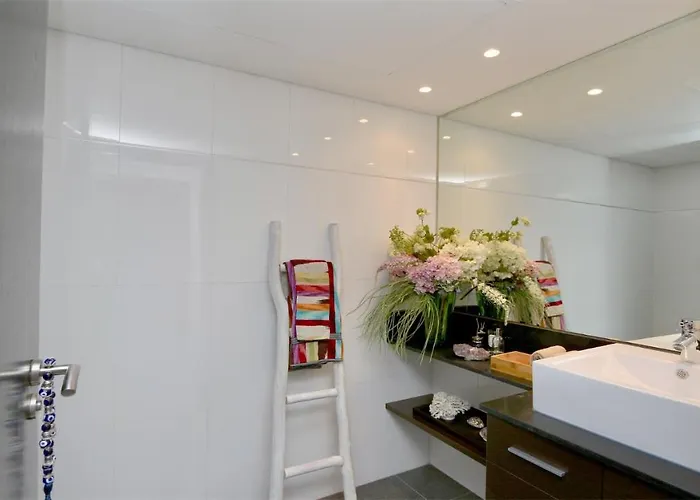 Mitri, Monte Laguna-cleverdetails, 5 Bedroom Villa, Sleeps 8 Adults 2 Children * 빌라모라