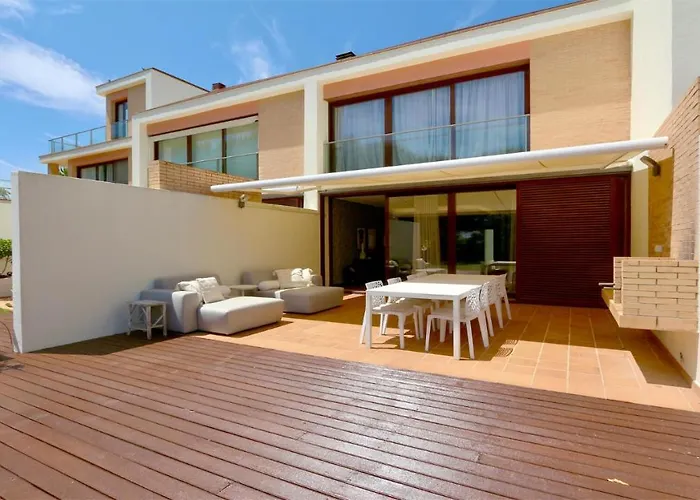 펜션 Mitri, Monte Laguna-cleverdetails, 5 Bedroom Villa, Sleeps 8 Adults 2 Children *