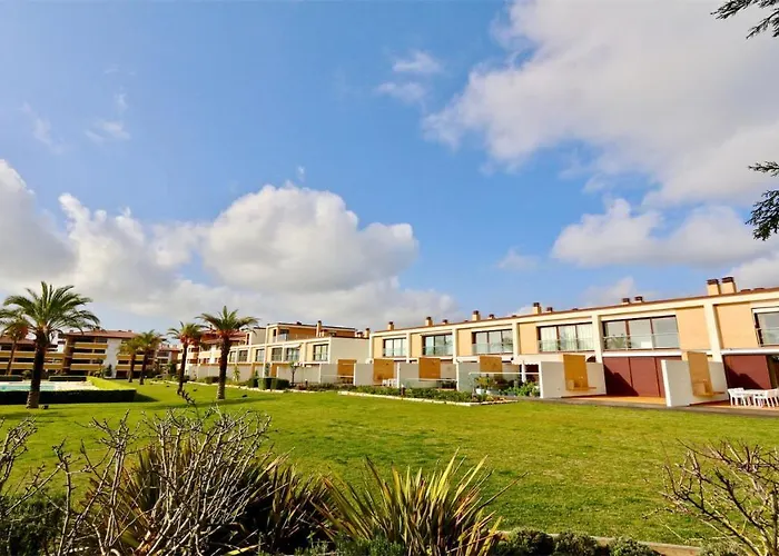 Mitri, Monte Laguna-cleverdetails, 5 Bedroom Villa, Sleeps 8 Adults 2 Children *