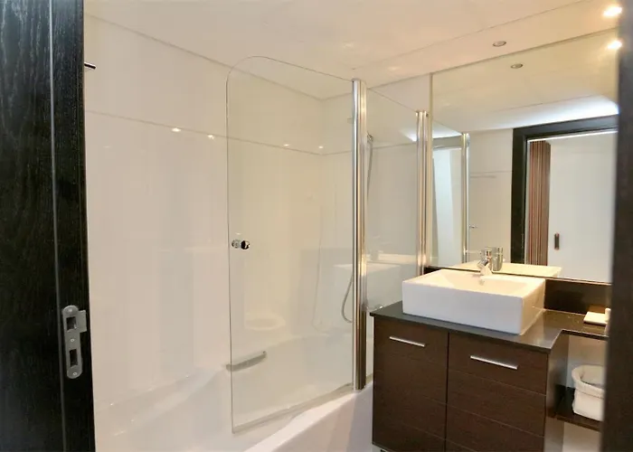 Mitri, Monte Laguna-cleverdetails, 5 Bedroom Villa, Sleeps 8 Adults 2 Children 빌라모라