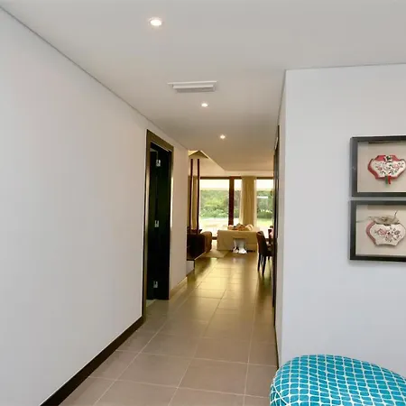 Mitri, Monte Laguna-cleverdetails, 5 Bedroom Villa, Sleeps 8 Adults 2 Children Σπίτι διακοπών *
