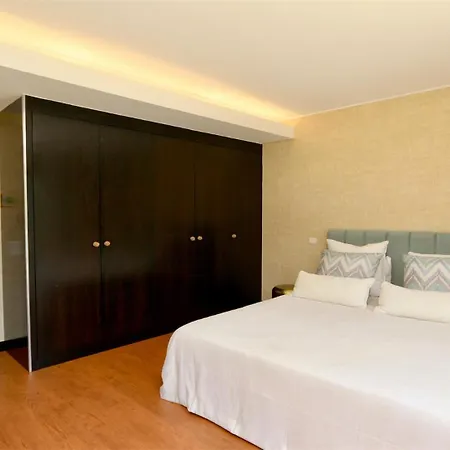 Mitri, Monte Laguna-cleverdetails, 5 Bedroom Villa, Sleeps 8 Adults 2 Children * Βιλαμούρα