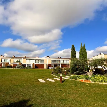 Mitri, Monte Laguna-cleverdetails, 5 Bedroom Villa, Sleeps 8 Adults 2 Children Ferienhaus *